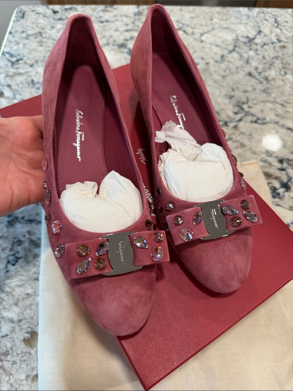 NEW!! Salvatore Ferragamo Rose Suede Varina Bow Flats with Crystal Detail - Picture 2 of 7